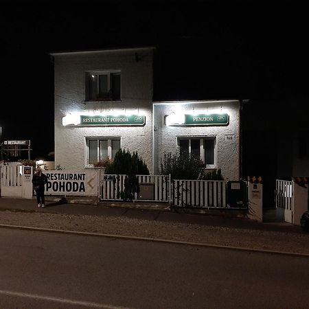 Penzion Pohoda Beroun แบโรน ภายนอก รูปภาพ